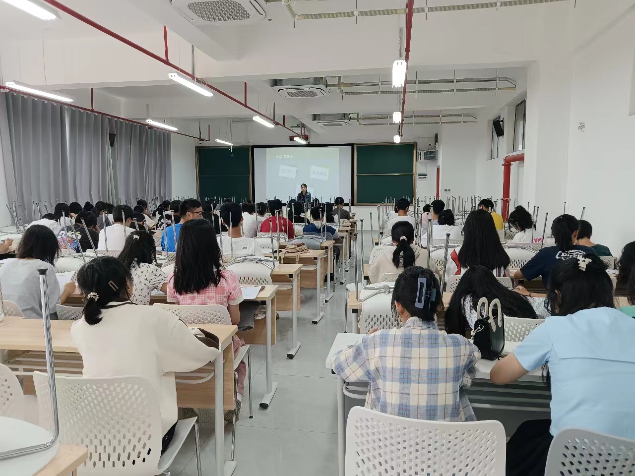 会计学院2023级新生指导老师见面会顺利开展