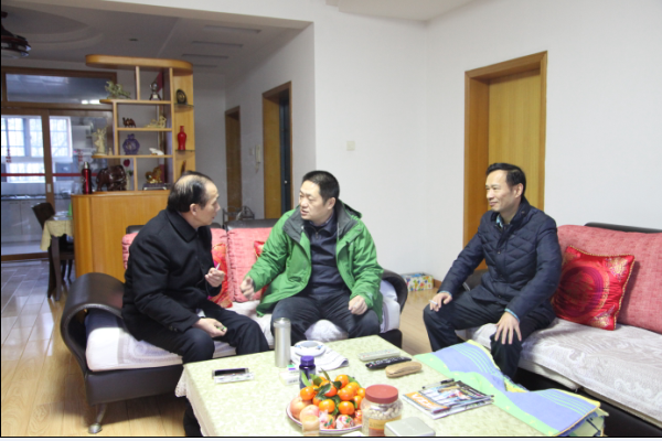 肖湘愚、晏金平走访慰问买球官网退休的原党委书记颜学根.png