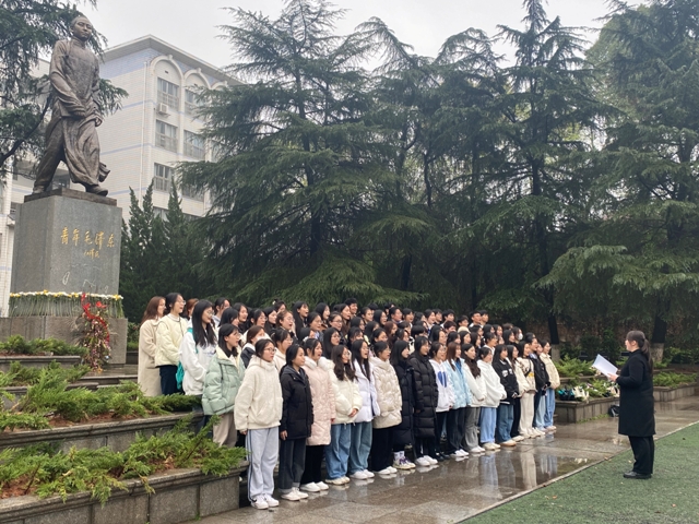 1679650804363018129.jpg 朗诵《沁园春 长沙》照片.jpg