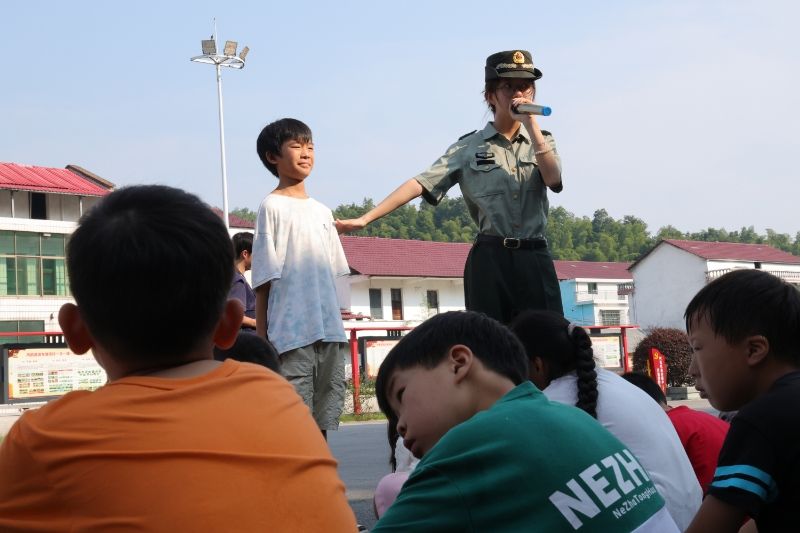买球官方网站三下乡:童趣课堂练品格,纪律种子植心田