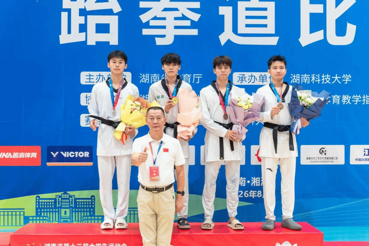 我院2024级法学四班李想在第十三届大学生运动会跆拳道比赛中喜获铜牌！