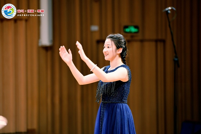 1620959849390087524.jpg 合唱团指挥张亚男老师 吴雅芳供图_看图王.jpg