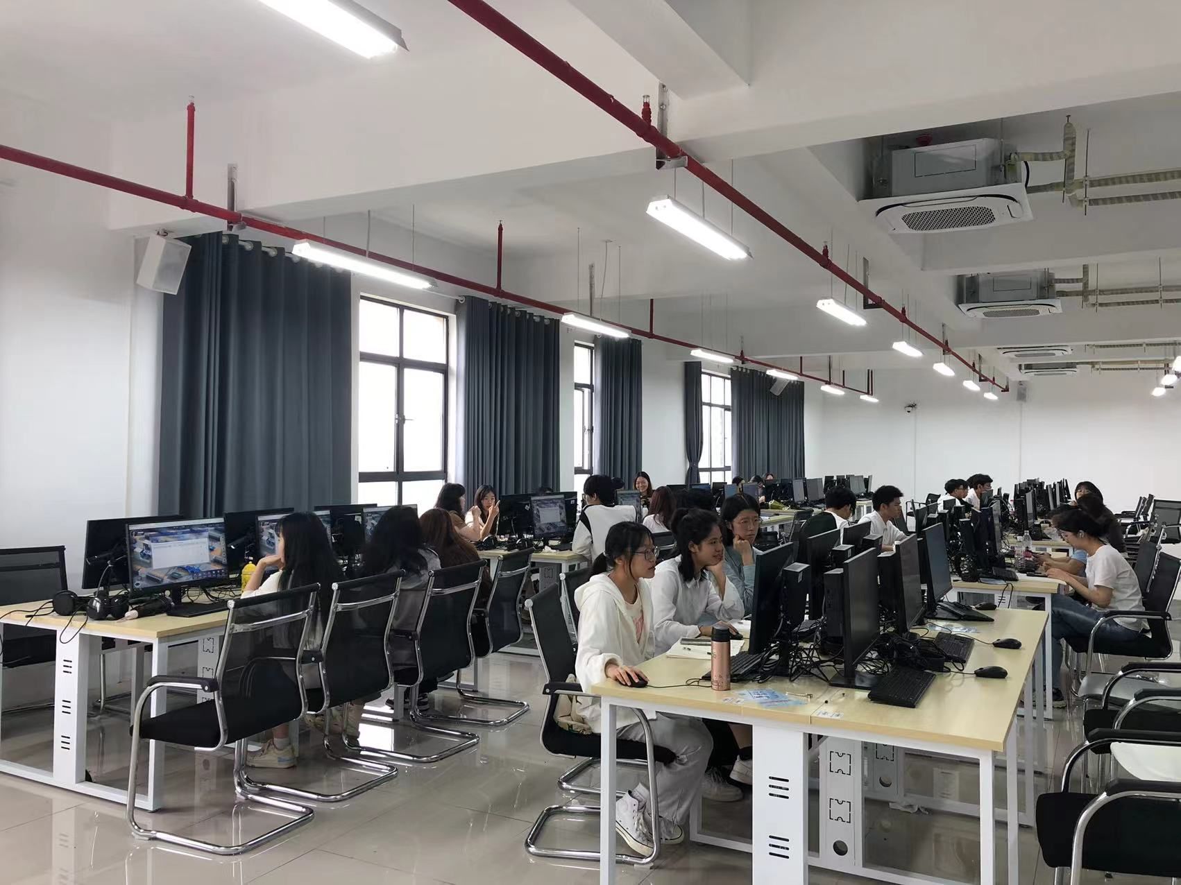 买球官方网站第八届企业模拟经营大赛举行